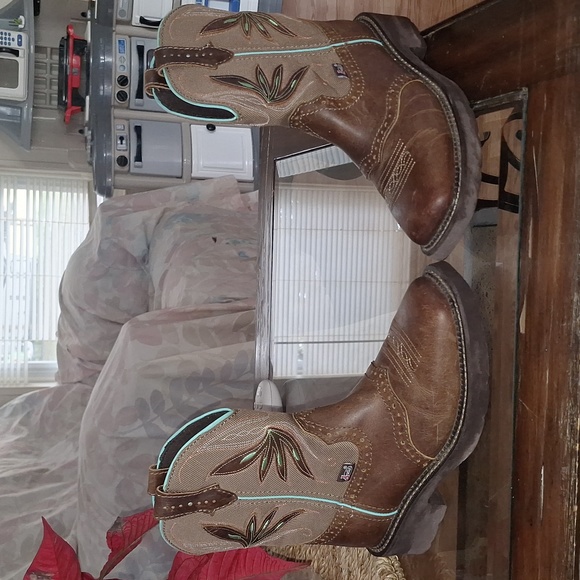 Size 7B Justin boots. - Picture 1 of 4